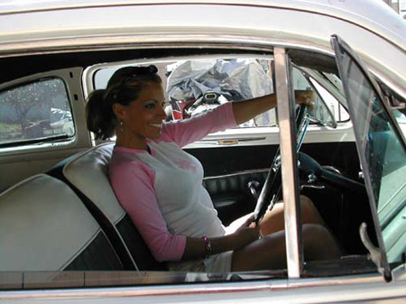 Hot_Rod_Surf_Pin_Up_Nayda_001
